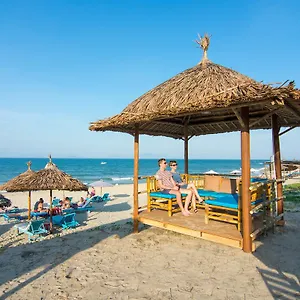https://local-beach-homestay.hotelsofhoian.com